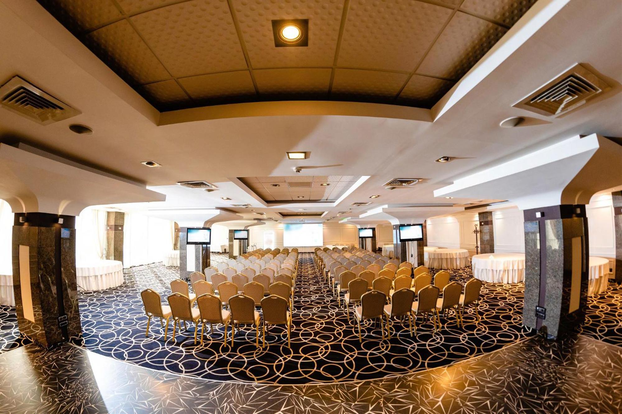 Business Hotel Conference Center & Spa Тыргу-Муреш Экстерьер фото