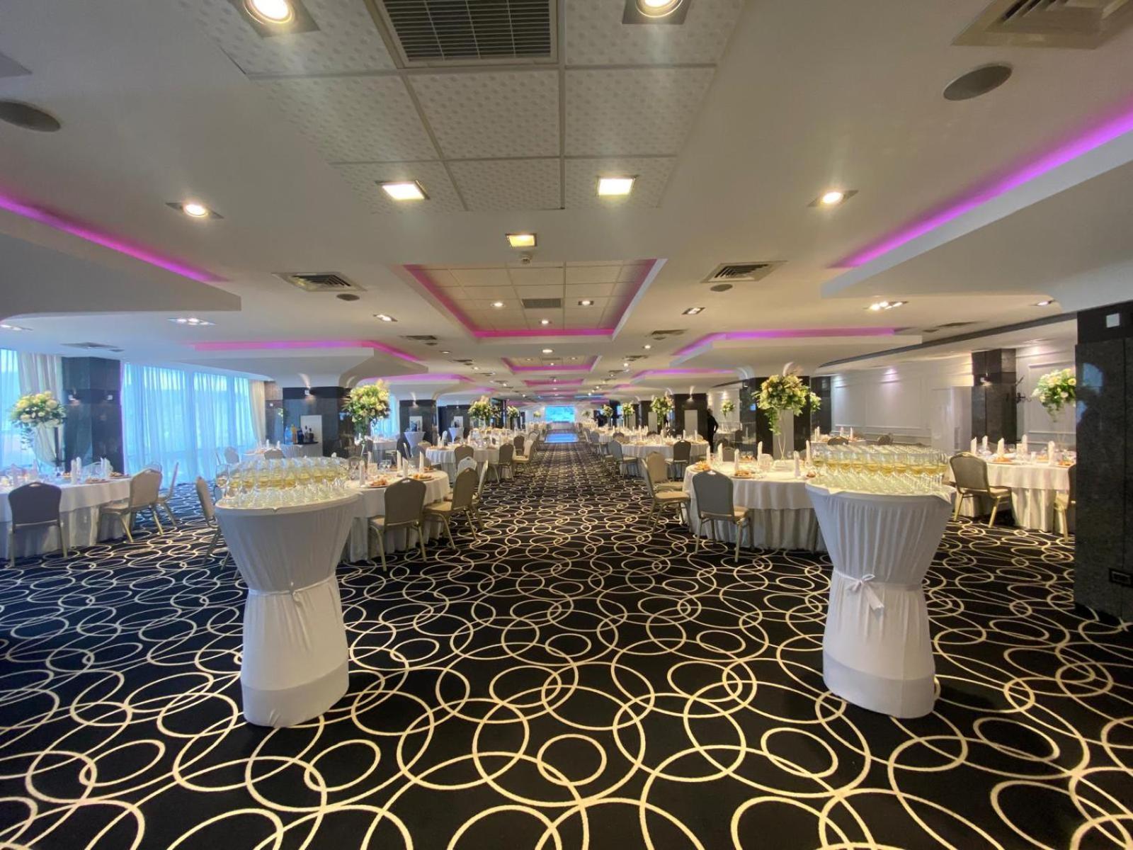 Business Hotel Conference Center & Spa Тыргу-Муреш Экстерьер фото