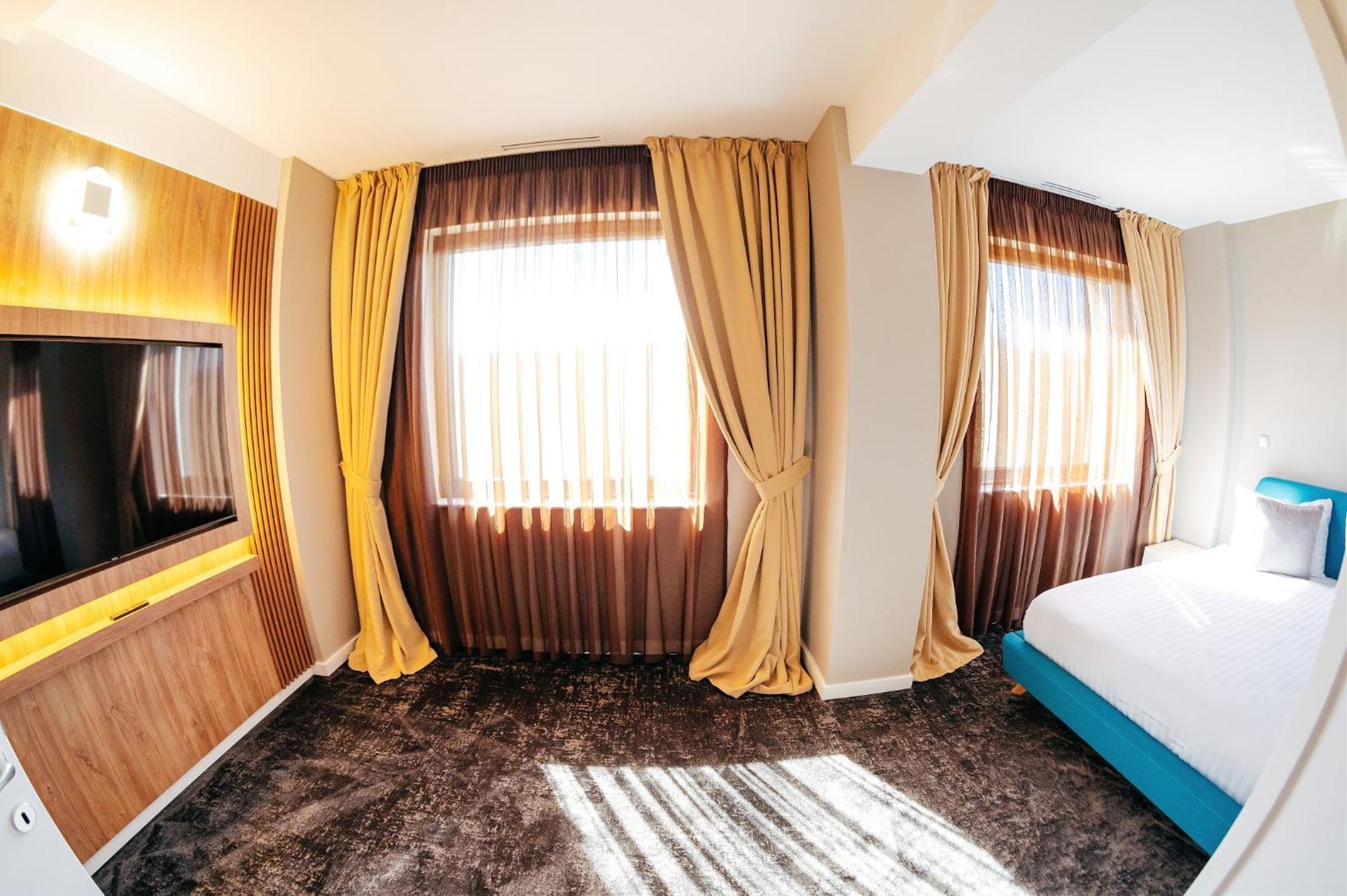Business Hotel Conference Center & Spa Тыргу-Муреш Экстерьер фото